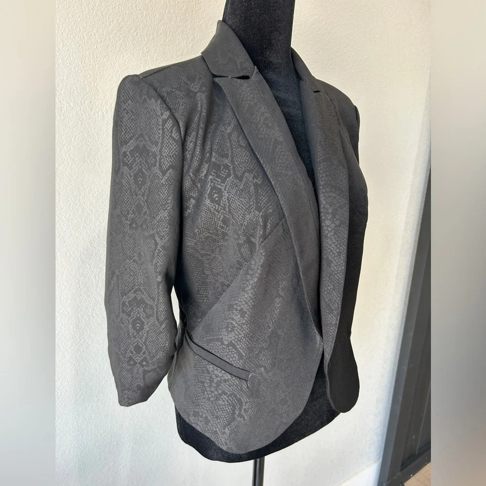 A. Byer Black Snake Print Cropped Jacket Size Junior Women’s Large